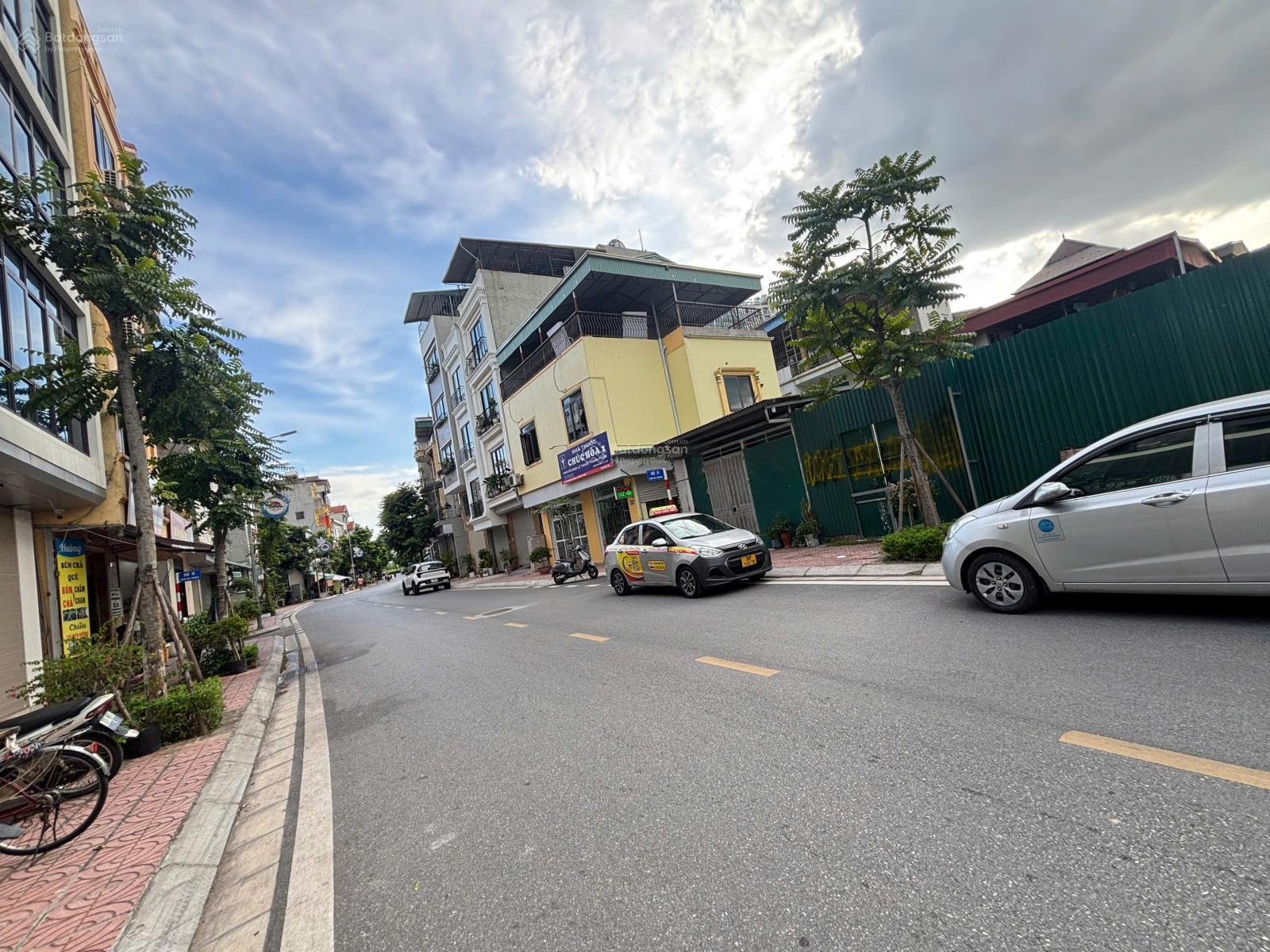 Phân lô Cự Khối Long Biên - 215m2 đất mặt tiền 14.7m - đường vỉa hè thông bàn cờ - chào 30 tỷ