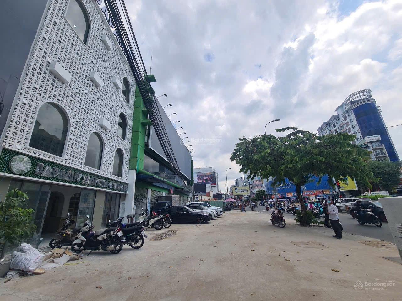 Bán nhà mặt tiền 123 Cách Mạng Tháng 8, P. Bến Thành, Q1