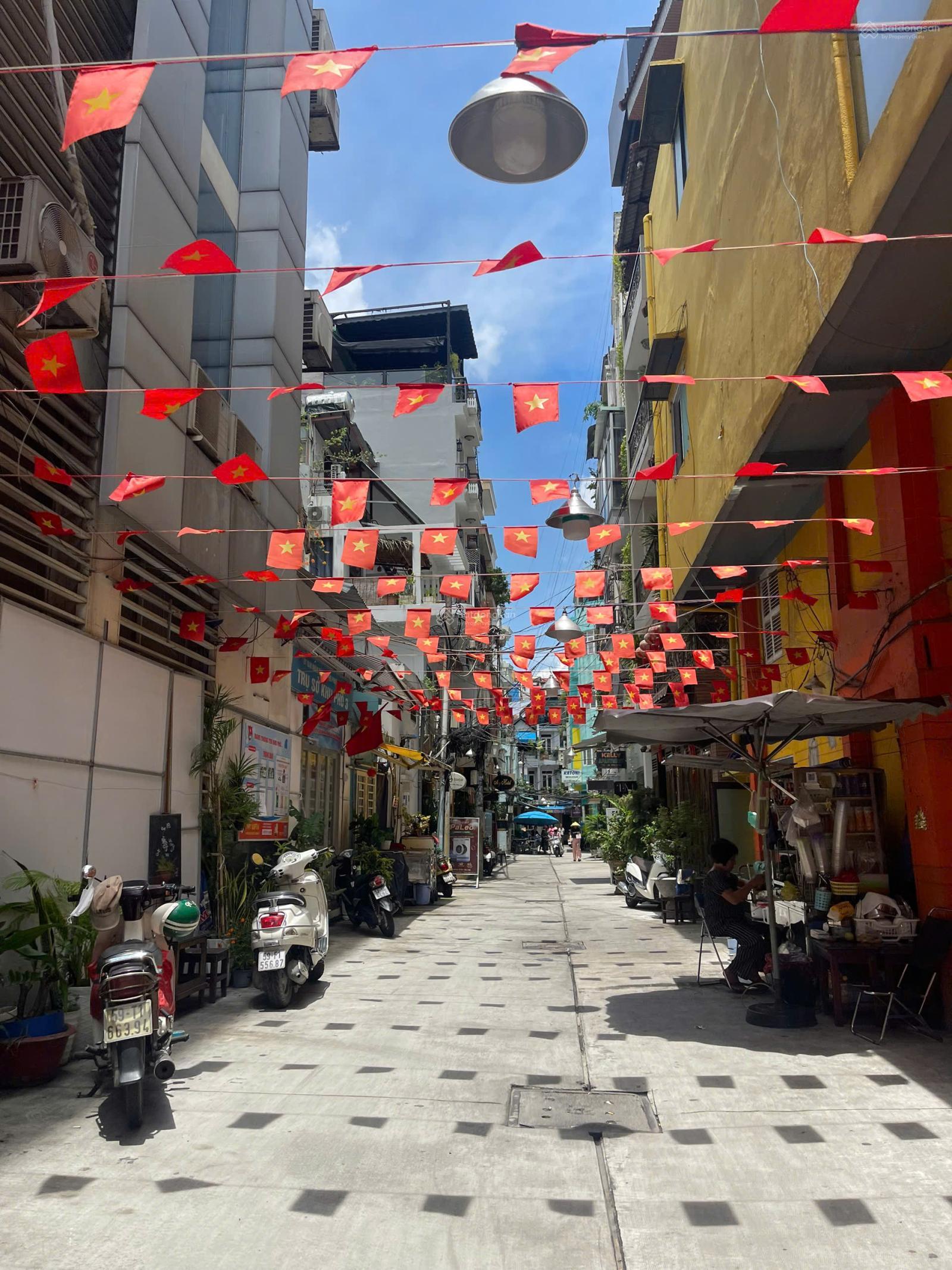 Hẻm xe hơi 8m Trần Hưng Đạo Quận 1. Bề ngang 8m căn góc 4 lầu giá 27 tỷ TL Hẻm xe hơi 8m Trần Hưng Đạo Quận 1. Bề ngang 8m căn góc 4 lầu giá 27 tỷ TL