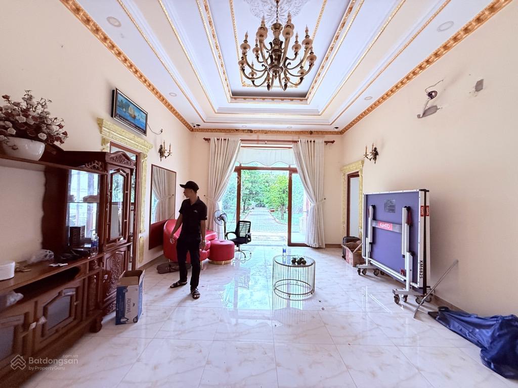 Bán biệt thự sân vườn mặt tiền Huỳnh Thị Na, Hóc Môn, diện tích 1.200m2, giá 27 tỷ