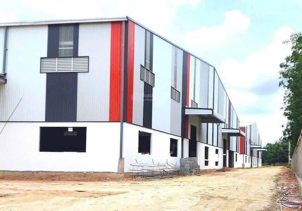 Cho thuê xưởng 11700m2. Giá 65.500đ/ m2/th. Đầy đủ giấy tờ. Bàu Bàng, Bình Dương, gần Tâm Bến Cát Cho thuê xưởng 11700m2. Giá 65.500đ/ m2/th. Đầy đủ giấy tờ. Bàu Bàng, Bình Dương, gần Tâm Bến Cát
