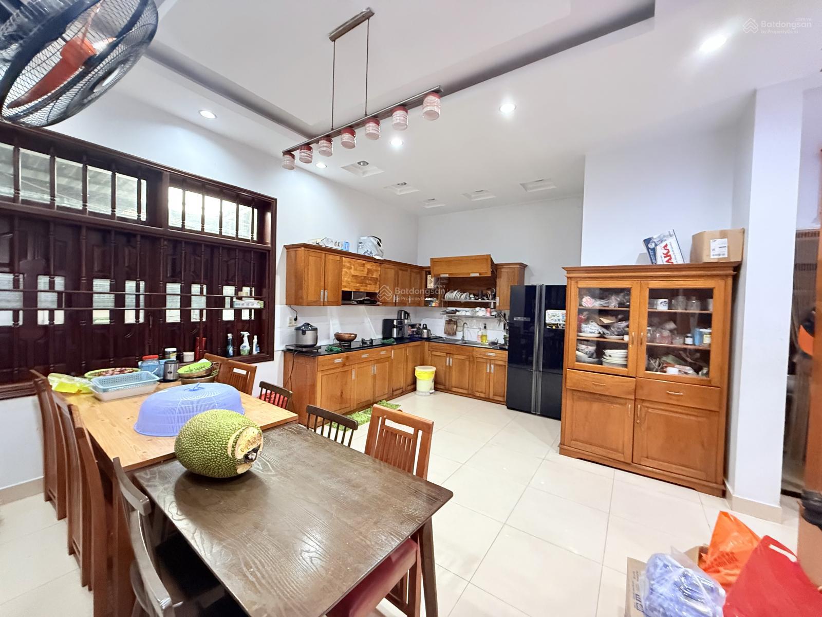 Bán biệt thự KDC Khang Điền, Phước Long B, Quận 9. Diện tích 178m2/ FULL Nội thất giá 23.5 Tỷ