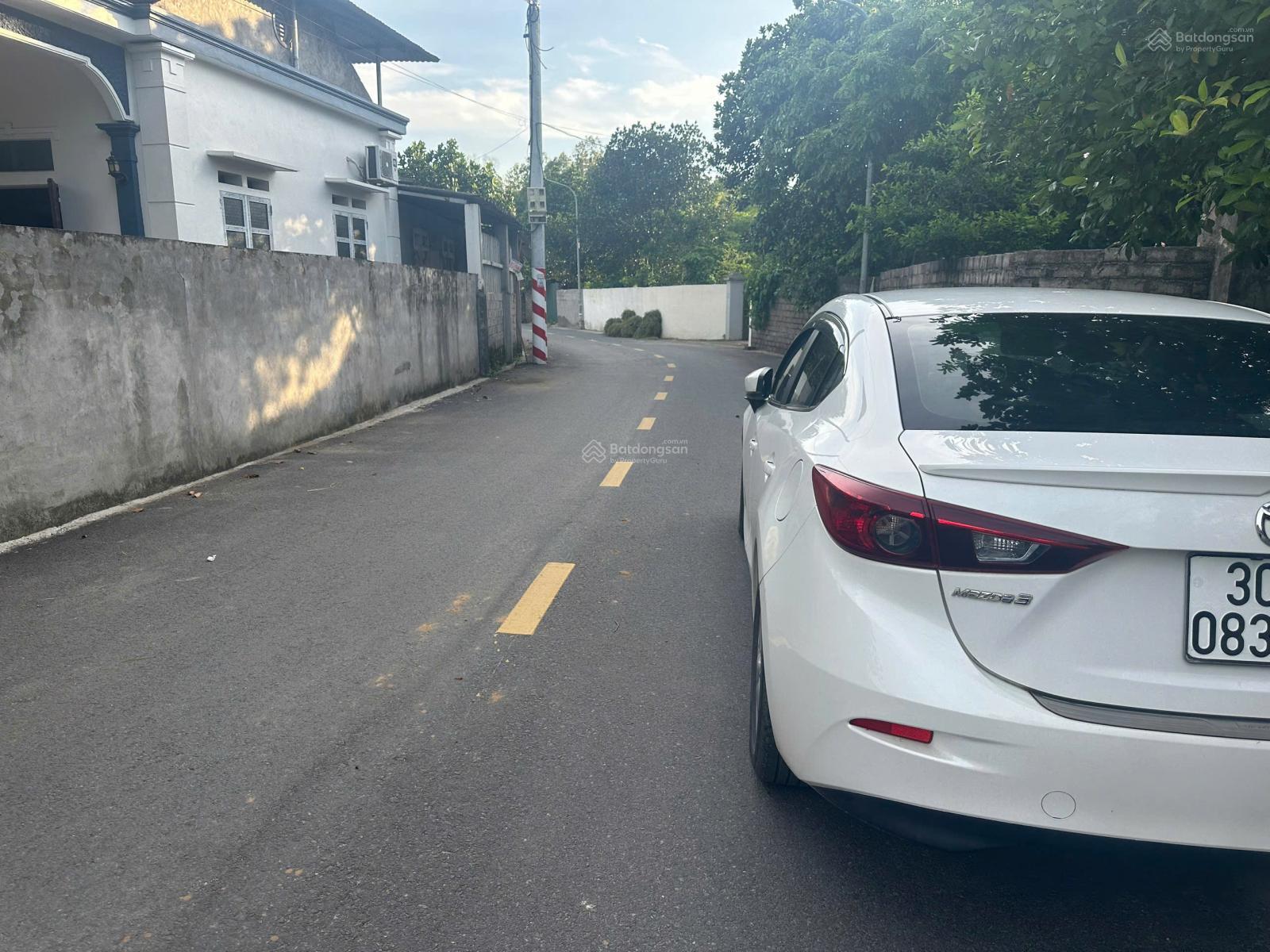 Bán đất xã Cẩm Lĩnh, Ba Vì, gần hồ Suối Hai, đường nhựa, xe tải, xe buýt đỗ. Sổ đỏ DT 100m2, giá F0