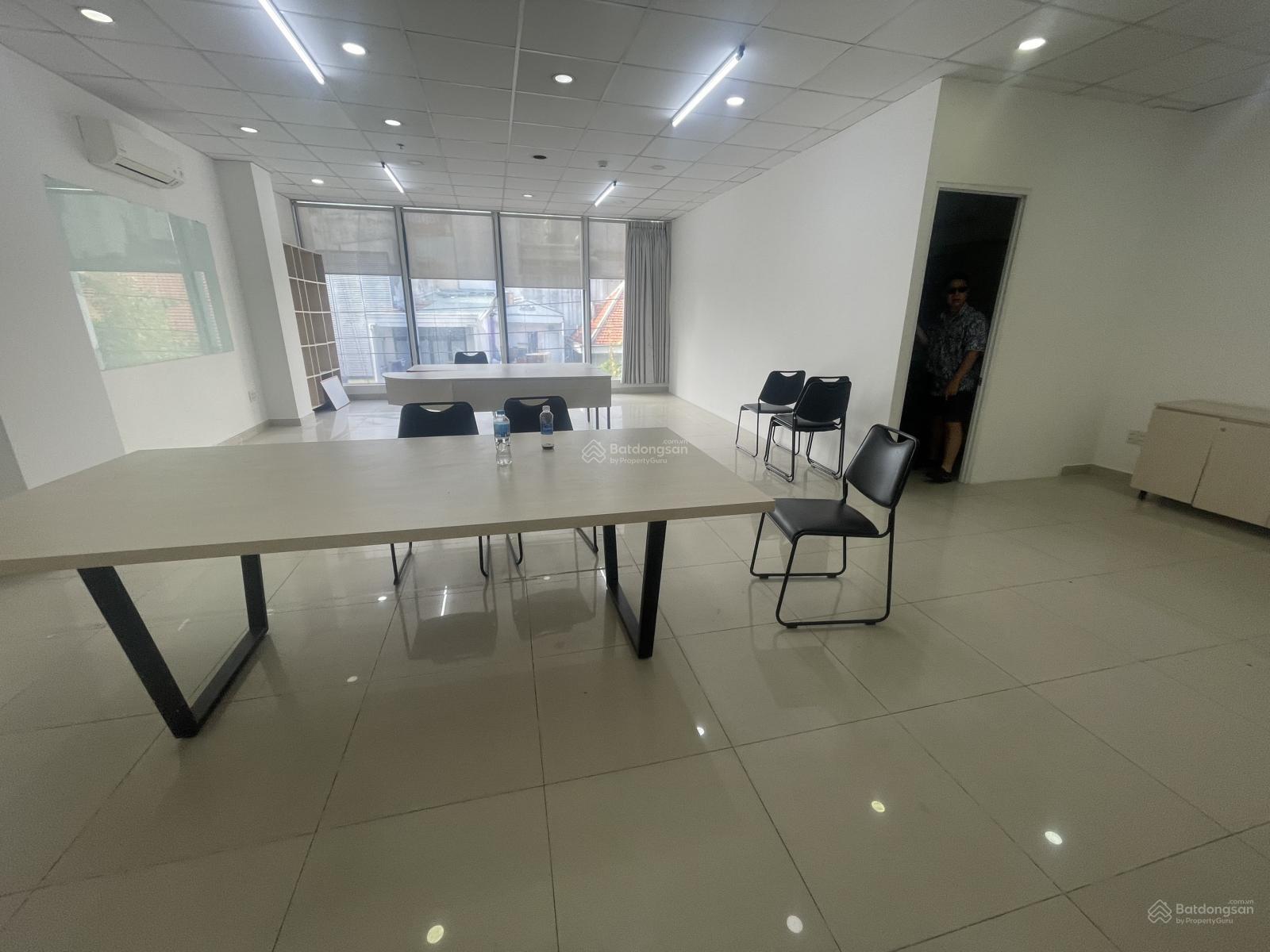 Cho thuê văn phòng đường Nguyễn Gia Trí, Bình Thạnh. DT 75m2 sàn k cột chỉ 18tr/ tháng