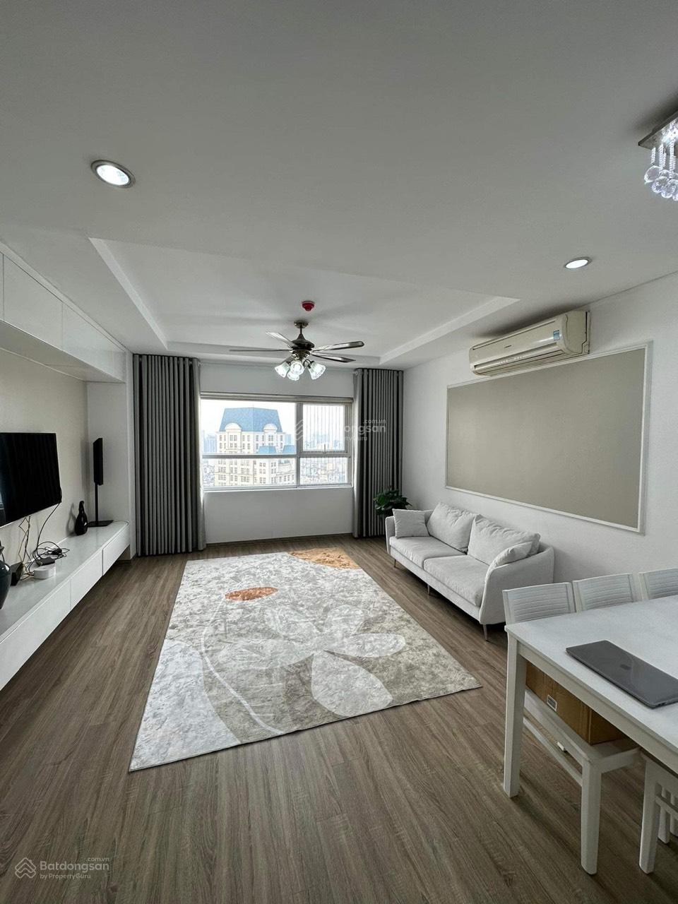 Hot, chính chủ nhờ bán căn hộ Golden Palace 2 ngủ siêu đẹp 85m2, giá 6,9 tỷ. LH: 0971 461 ***