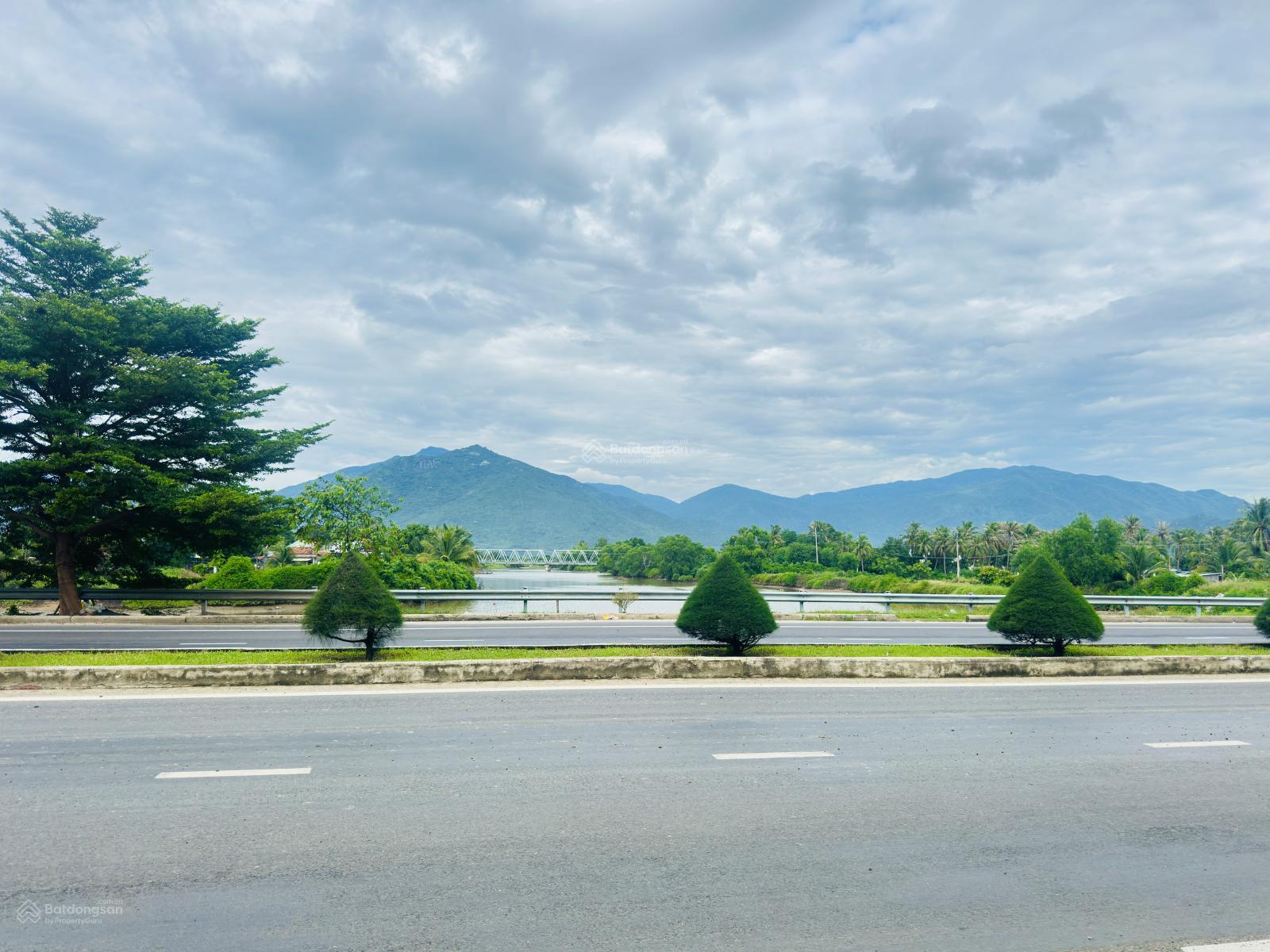 Bán đất trung tâm Vạn Ninh view sông, cách biển 600m - 177.1 m2 - 5 tỷ