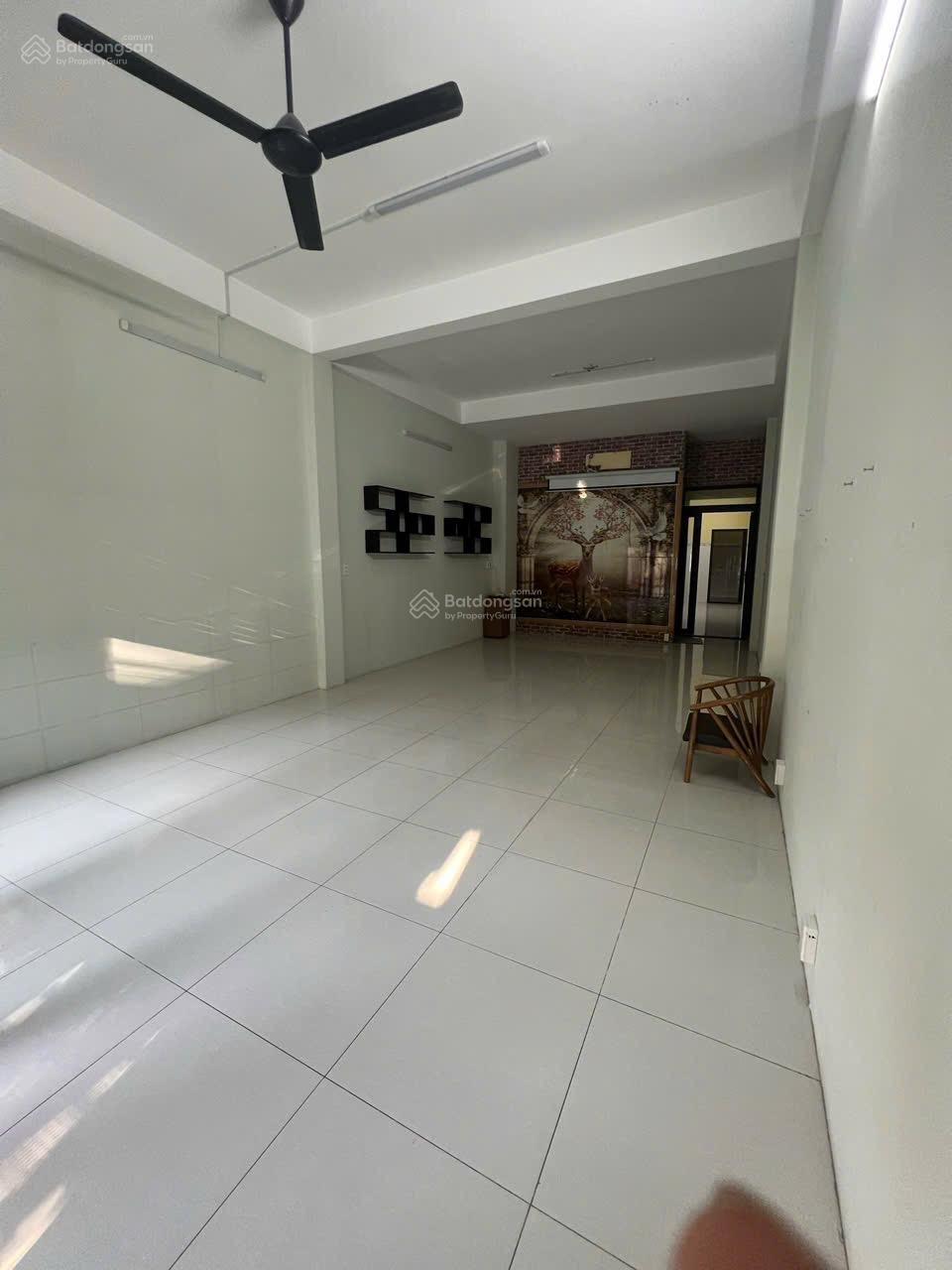 Duy nhất căn MT Phạm Đức Sơn - 4.5x23m - Kinh doanh đỉnh - gần ngã 3 Hoàng Ngân - Chỉ 16tỷ xem ngay Duy nhất căn MT Phạm Đức Sơn - 4.5x23m - Kinh doanh đỉnh - gần ngã 3 Hoàng Ngân - Chỉ 16tỷ xem ngay