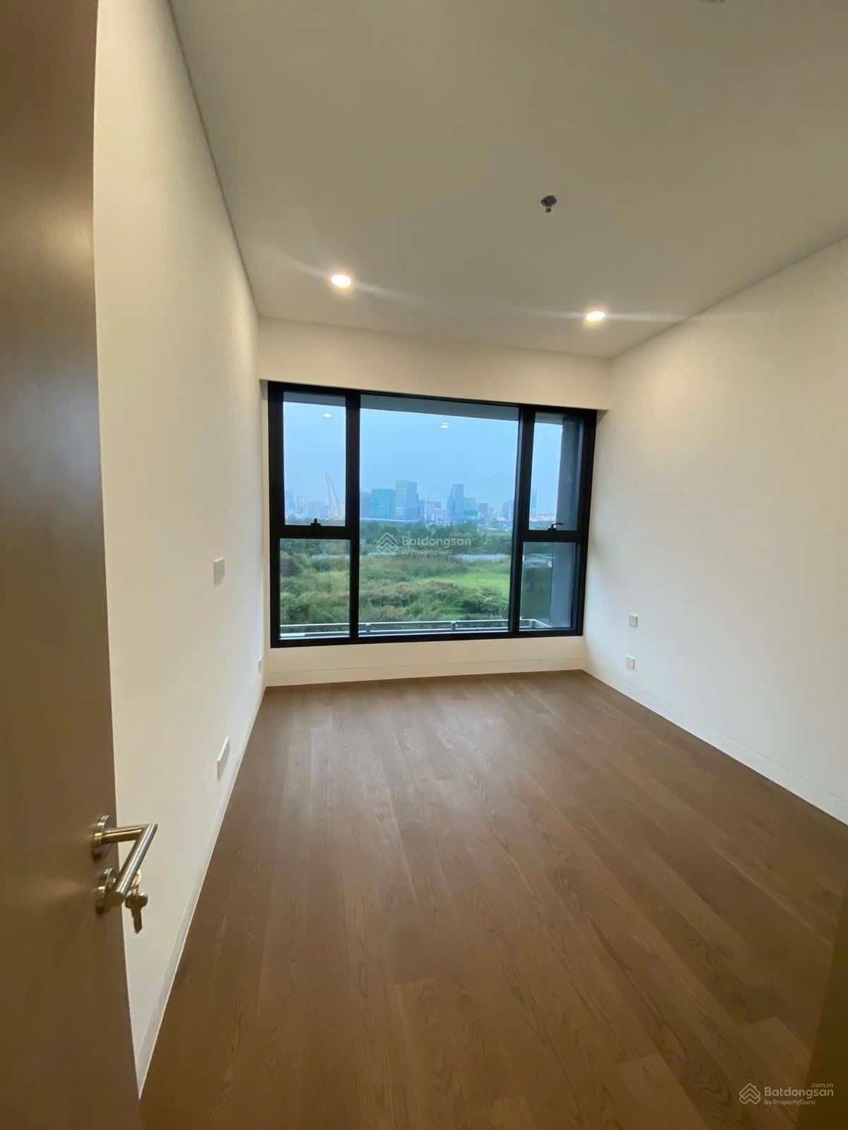 Cho thuê 3 phòng ngủ The River 50 triệu net nội thất cơ bản 130m2 view về Ba Son, sông SG
