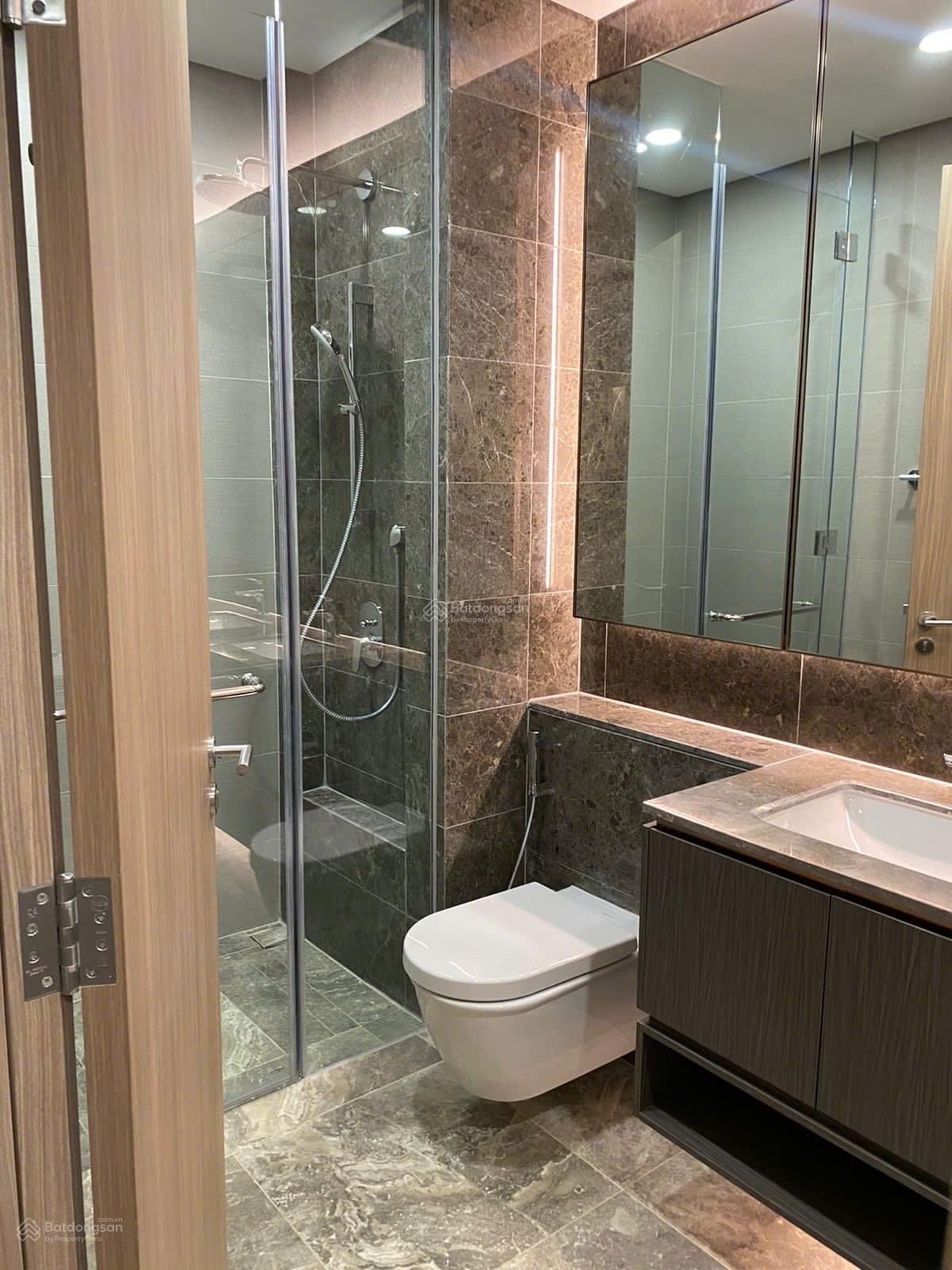 Cho thuê 3 phòng ngủ The River 50 triệu net nội thất cơ bản 130m2 view về Ba Son, sông SG