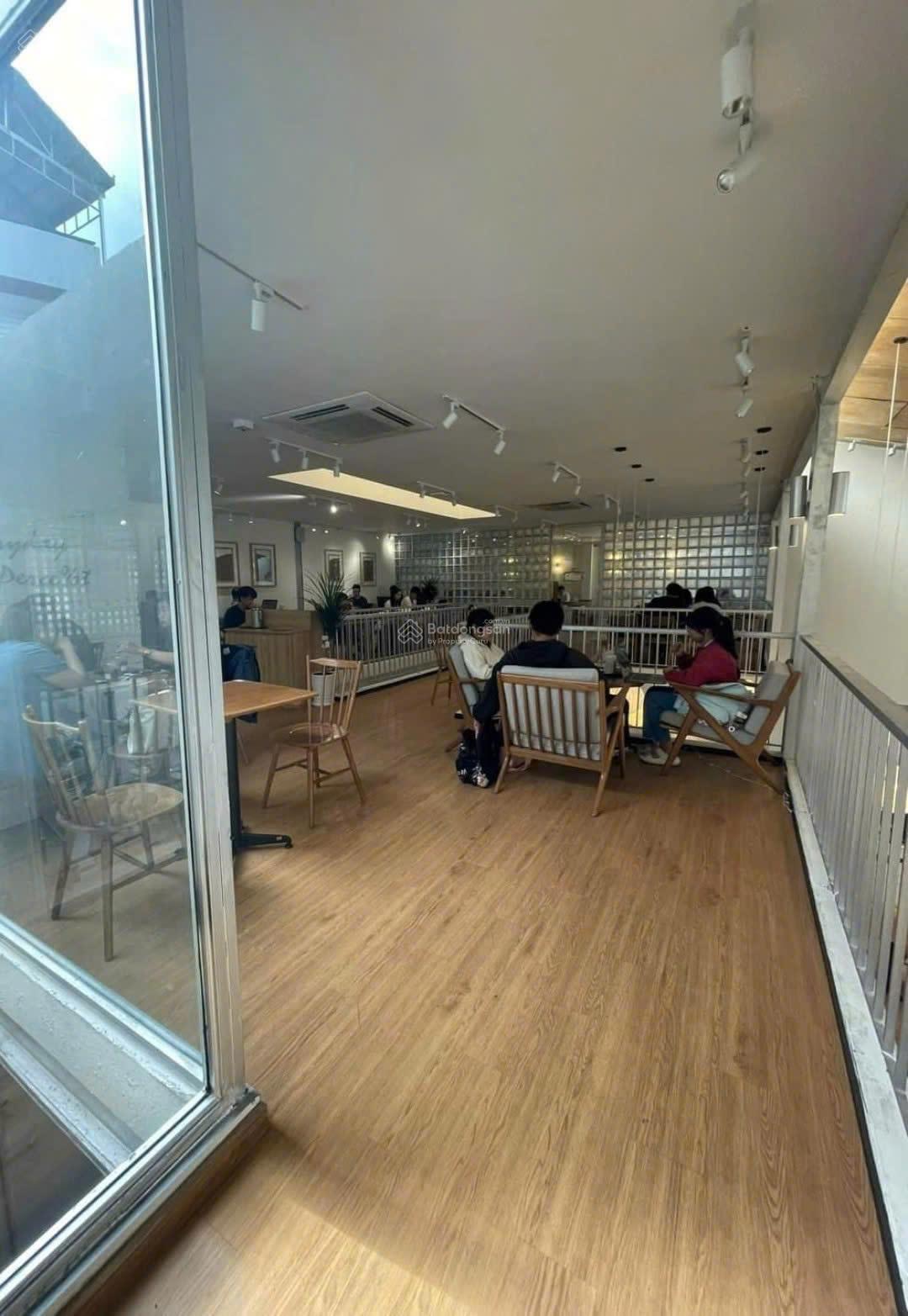 Mặt tiền ngang 9,5m 5 lầu đường Võ Văn Tần, P5, Quận 3