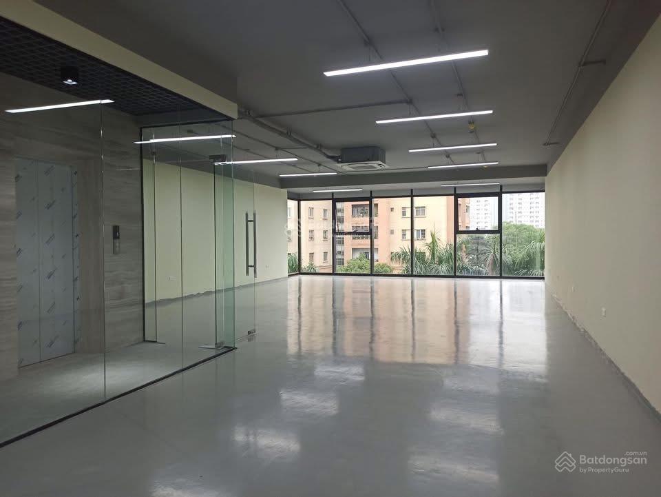 Cho thuê nhà Phố HOÀNG QUỐC VIỆT - CẦU GIẤY, 70m2 x 7T, 1 Tum, MT: 6m2. Thông sàn, Thang máy. 35tr Cho thuê nhà Phố HOÀNG QUỐC VIỆT - CẦU GIẤY, 70m2 x 7T, 1 Tum, MT: 6m2. Thông sàn, Thang máy. 35tr