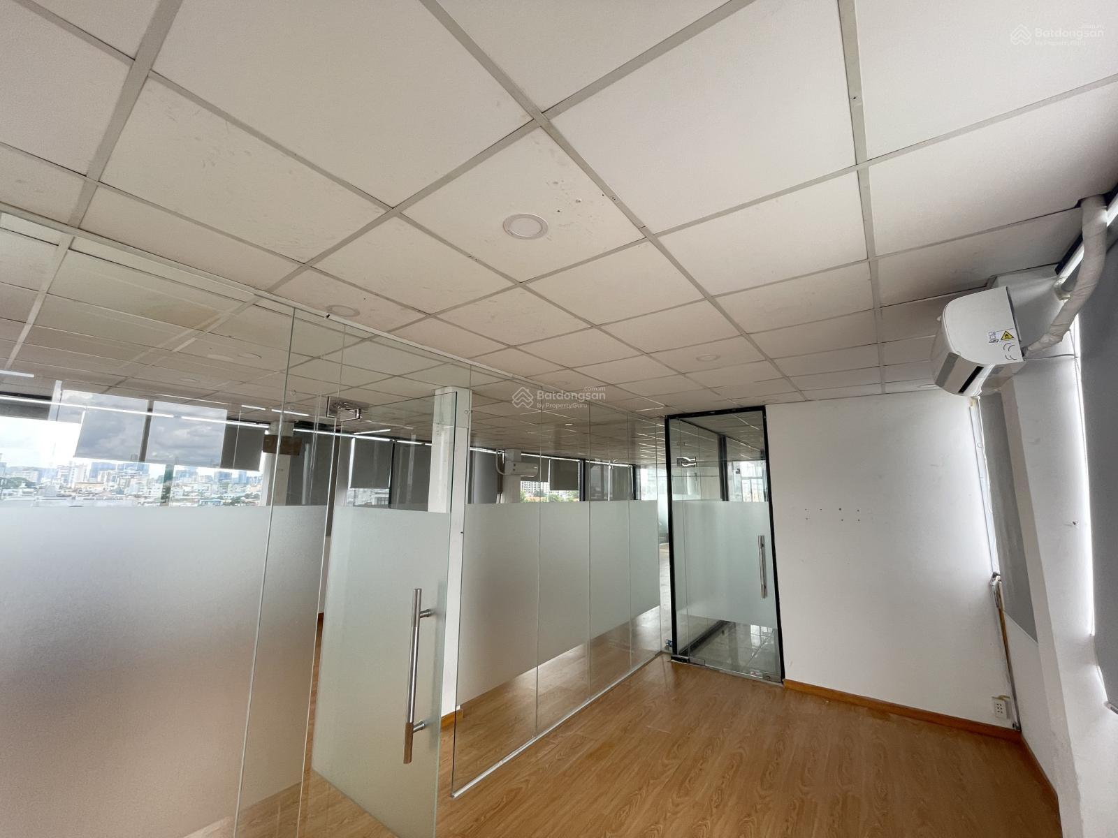 Trống sẵn 1 sàn văn phòng 110m2 view cực thoáng ở đường Hòa Hưng, Quận 10 Trống sẵn 1 sàn văn phòng 110m2 view cực thoáng ở đường Hòa Hưng, Quận 10