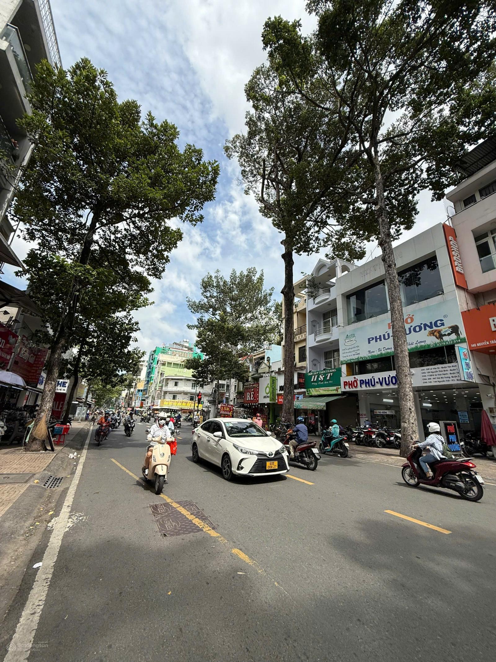 Chính chủ cho thuê nhà 140 Nguyễn Trãi P. 3 Quận 5 hầm 3 lầu giá cho thuê 100 triệu/tháng