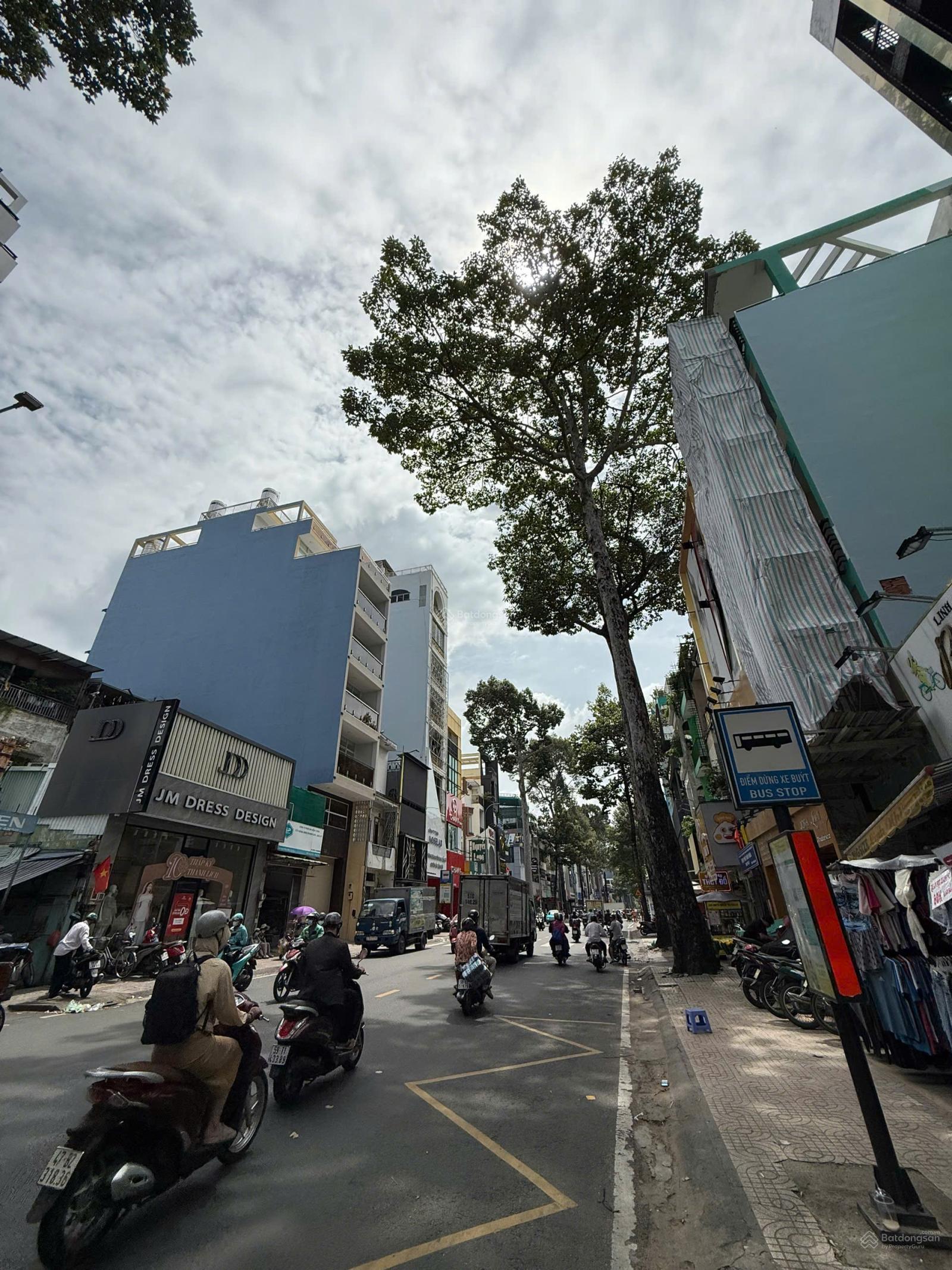 Chính chủ cho thuê nhà 140 Nguyễn Trãi P. 3 Quận 5 hầm 3 lầu giá cho thuê 100 triệu/tháng