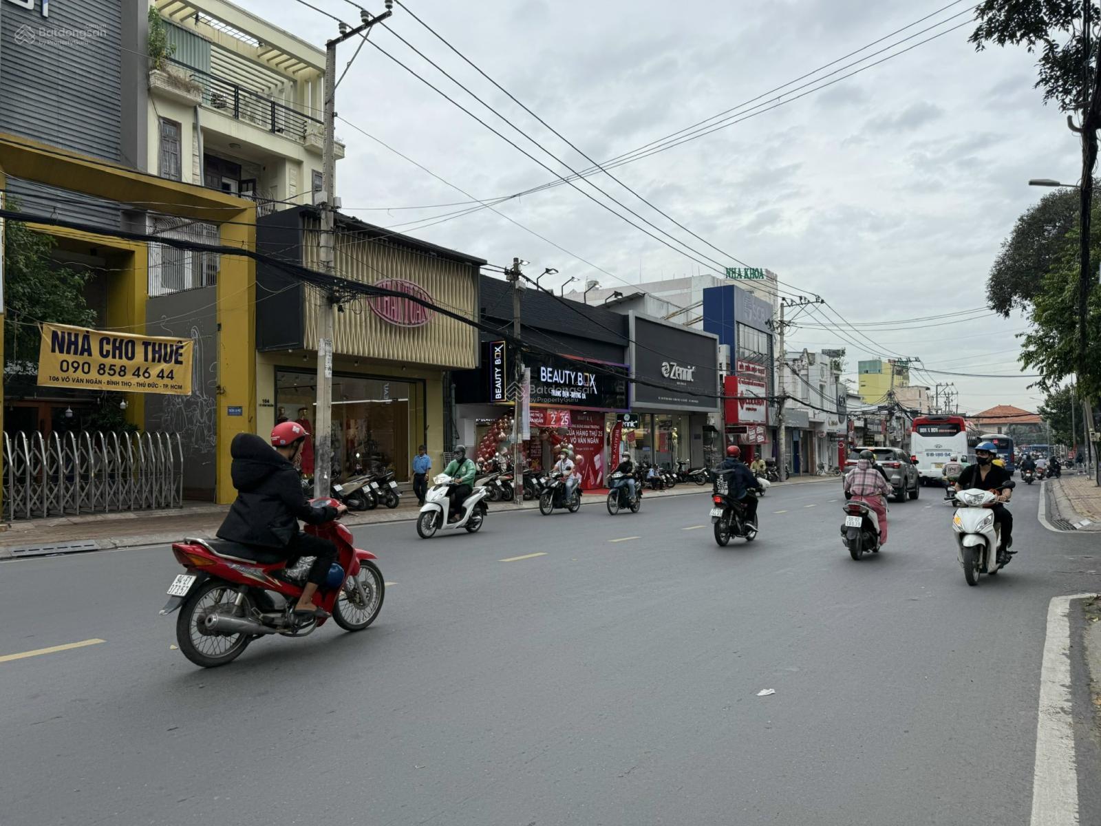 Cho thuê Nhà 3 tCho thuê Nhà 3 tầng mặt tiền Đỗ Xuân Hợp, DT 5.25x25m, thuê lâu dài, giá 40tr/tháng Cho thuê Nhà 3 tCho thuê Nhà 3 tầng mặt tiền Đỗ Xuân Hợp, DT 5.25x25m, thuê lâu dài, giá 40tr/tháng