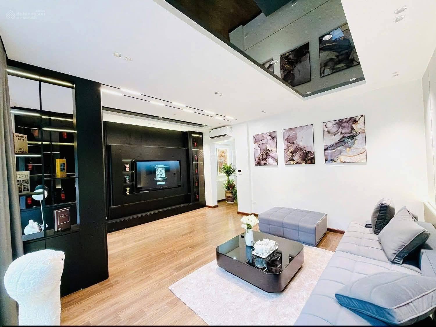 Bán nhanh! Cầu Giấy, xây chắc chắn, ngõ 3 gác, 60m ra ôtô tránh, 2 thoáng, kinh doanh, 50m2*5T