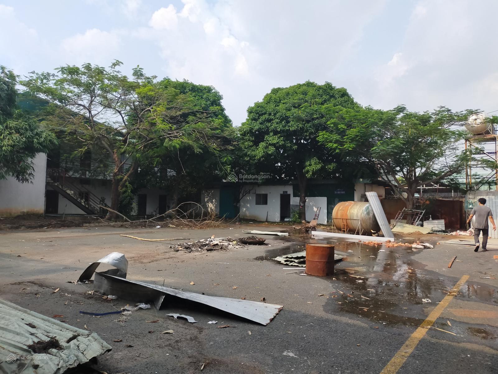 Tổng DT 4.500m2 (kho 2.800m2 + sân 800m2) - đường Quốc Lộ 1A - có PCCC thẩm duyệt