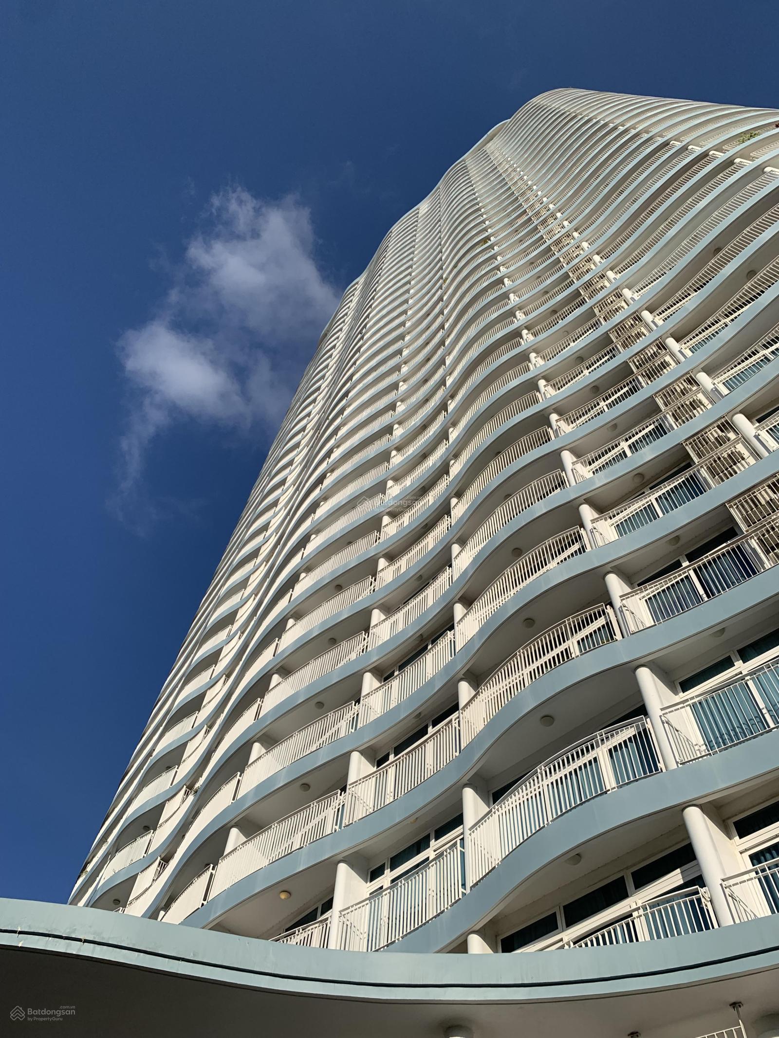 Bán CH Azura loại 3PN, tầng thấp DT 188m2 bán đầy đủ nội thất, giá rẻ nhất TT 11.9 tỷ. LH Ms Linh