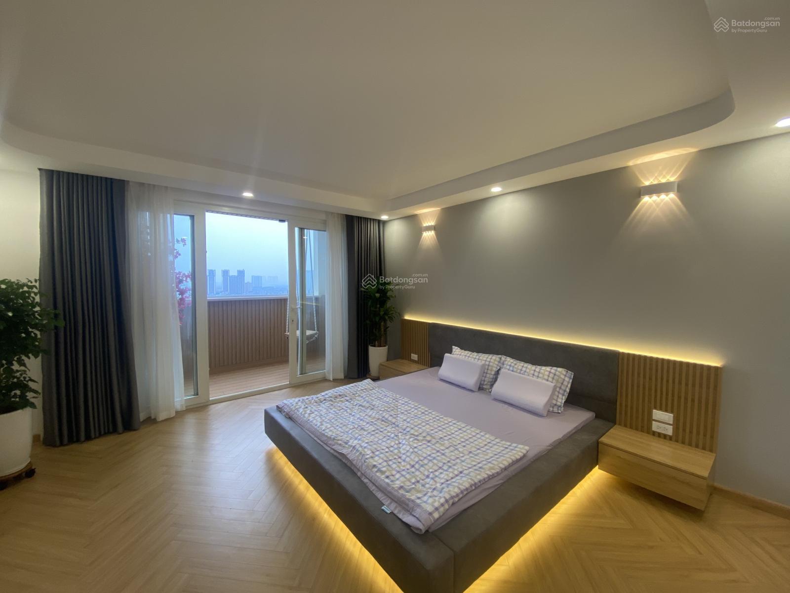 Bán căn hộ tòa nhà M5 - 91 Nguyễn Chí Thanh, DT 133 m2, 3 PN, BC Đông Nam, view hồ, giá 11,5 ỷ