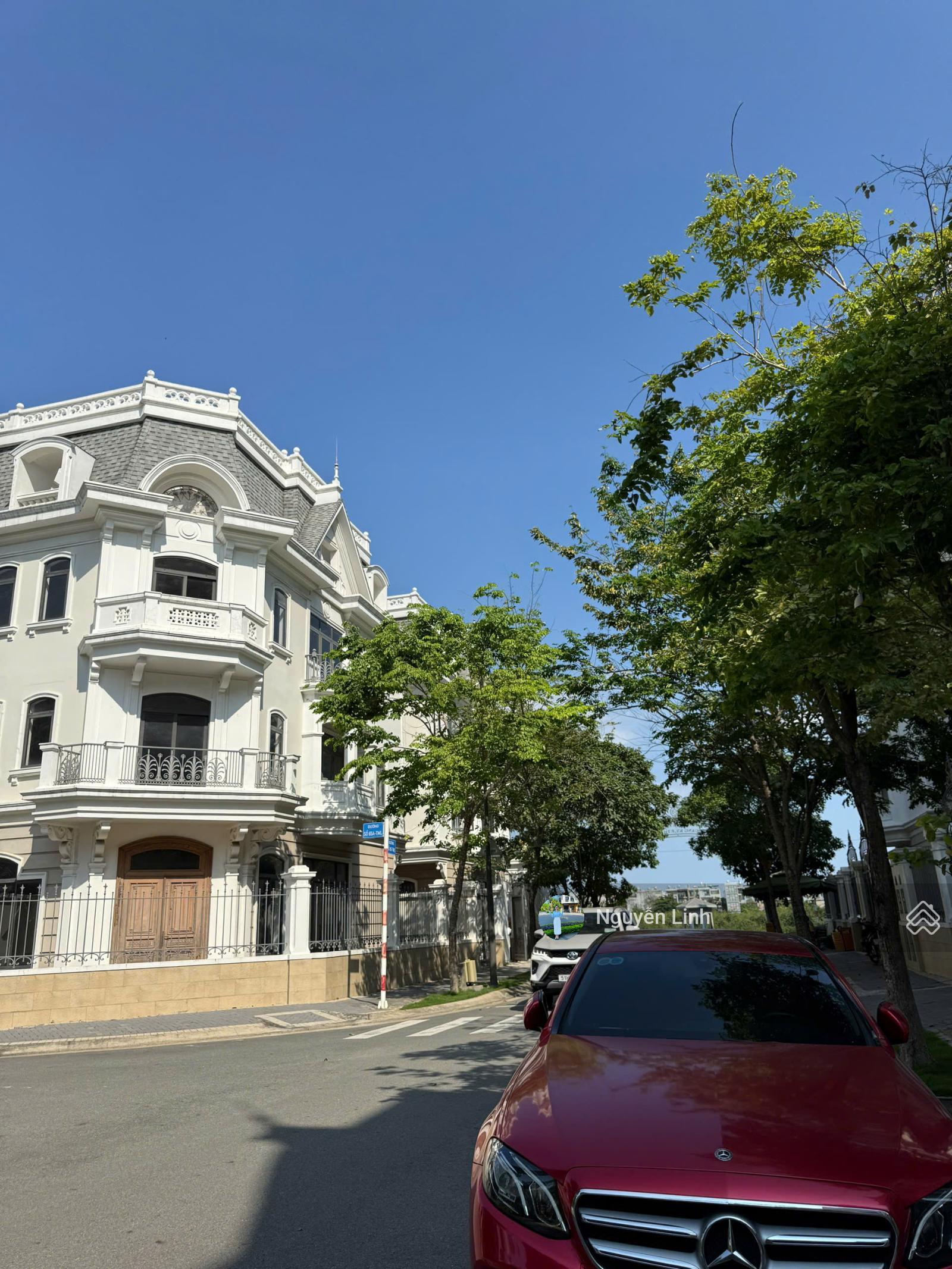 Chính chủ gửi bán căn biệt thự góc view công viên Victoria Village Quận 2