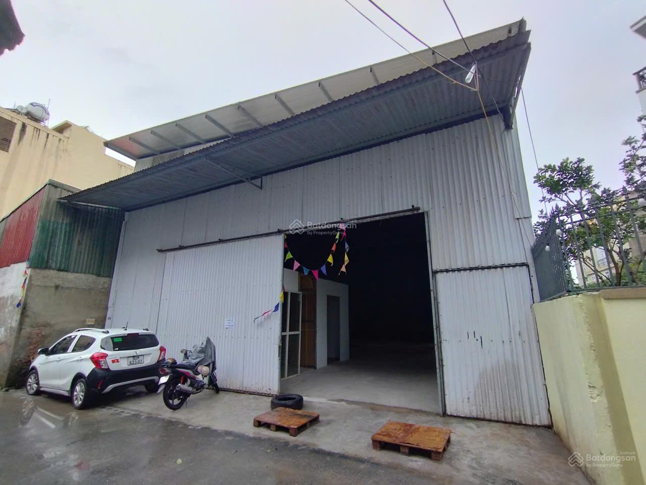 Cho thuê kho đường Tây Mỗ, Nam Từ Liêm, HN. DT 240m2, cao 7m, mái tôn trống nóng. Giá 11tr/th