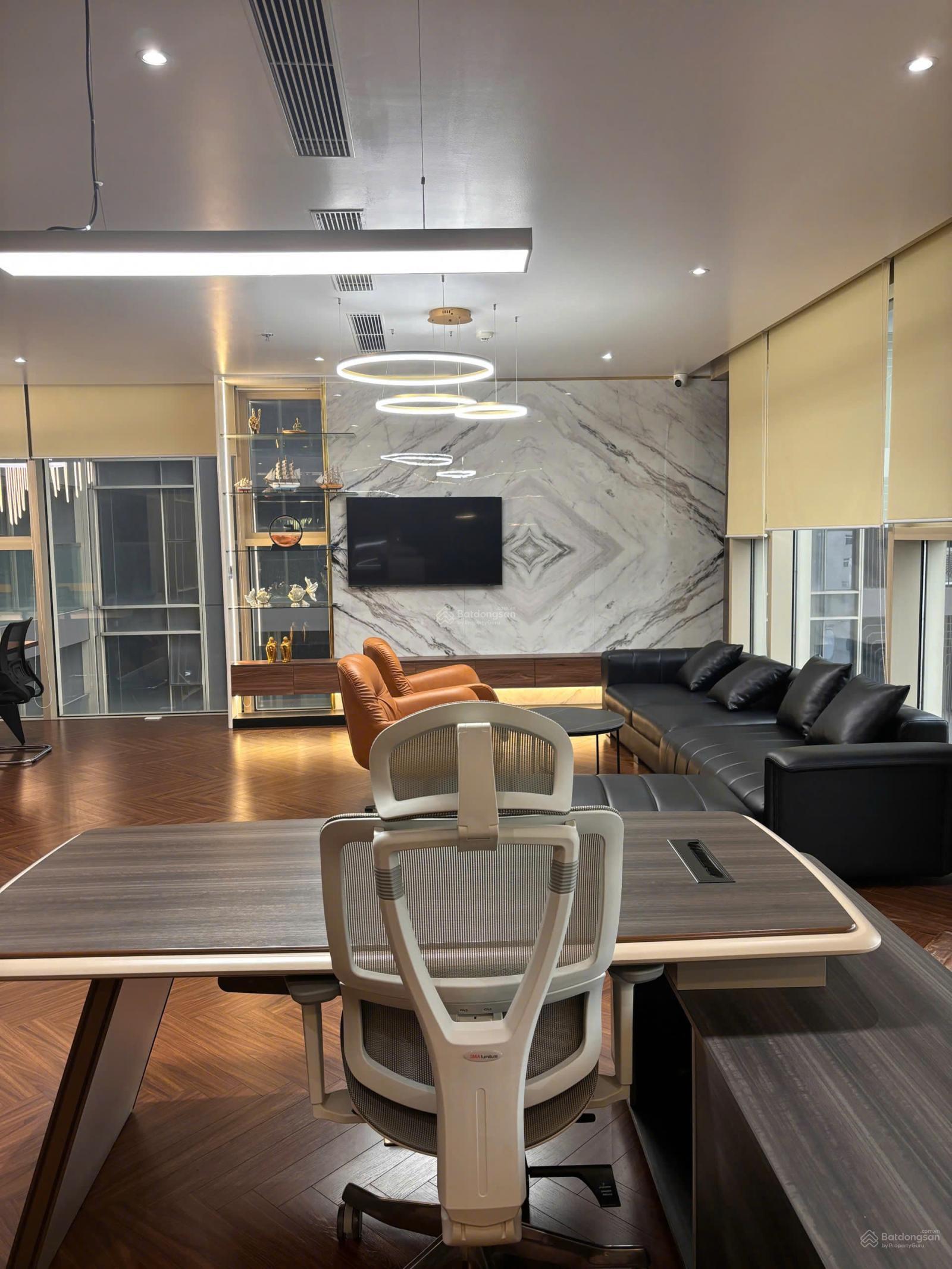 CĐT cho thuê văn phòng hạng A Epic 19 Duy Tân 150m2 cắt 50m2 - 80m2 - 100m2 sẵn đồ nội thất đẹp