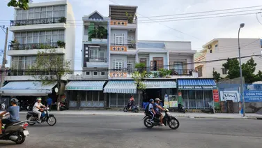 Cho thuê nhà 9.6m mặt tiền đường 20m vỉa hè 4m Tôn Thất Tùng