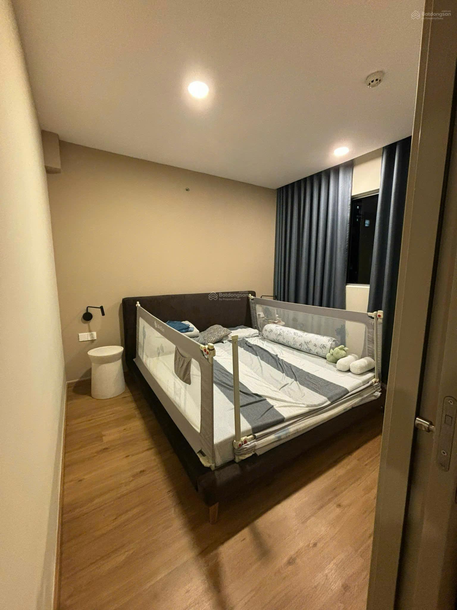 Bán căn hộ Ruby 4,9 tỷ. 84m2, có ban công, 3PN + 2WC, view công viên 16ha + hồ sinh thái