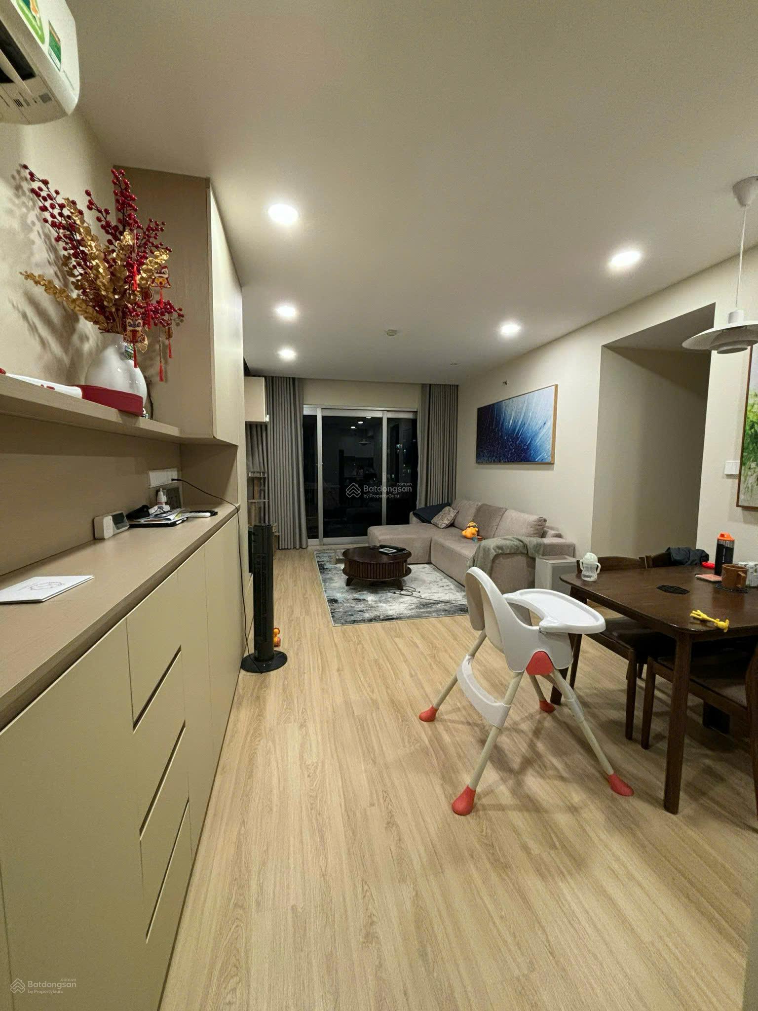 Bán căn hộ Ruby 4,9 tỷ. 84m2, có ban công, 3PN + 2WC, view công viên 16ha + hồ sinh thái