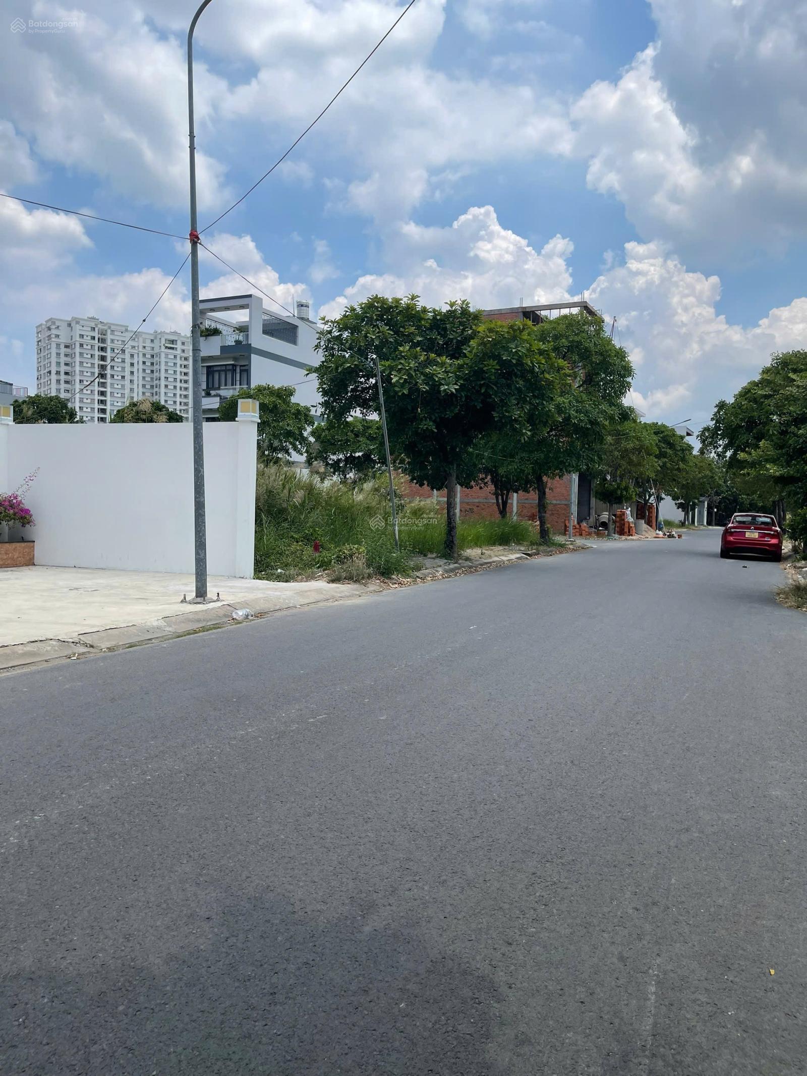 Đất đường chính 12m, vị trí đẹp , 98m2 giá 6.6 tỷ sổ riêng .