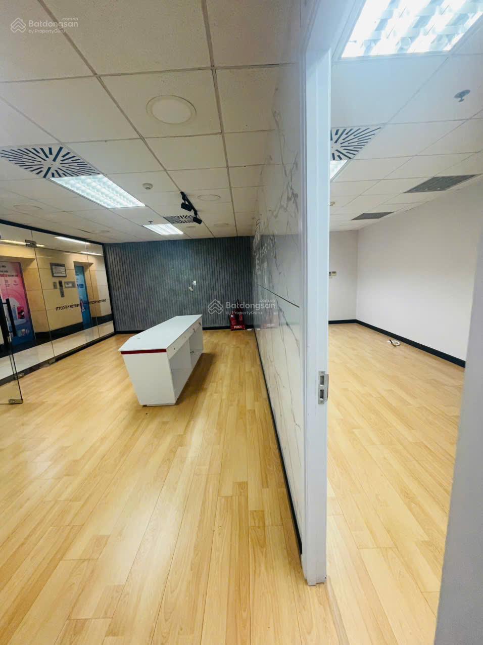 Cho thuê văn phòng, Trần Hưng Đạo, 94 triệu, 138m2, Q1, HCM siêu hot