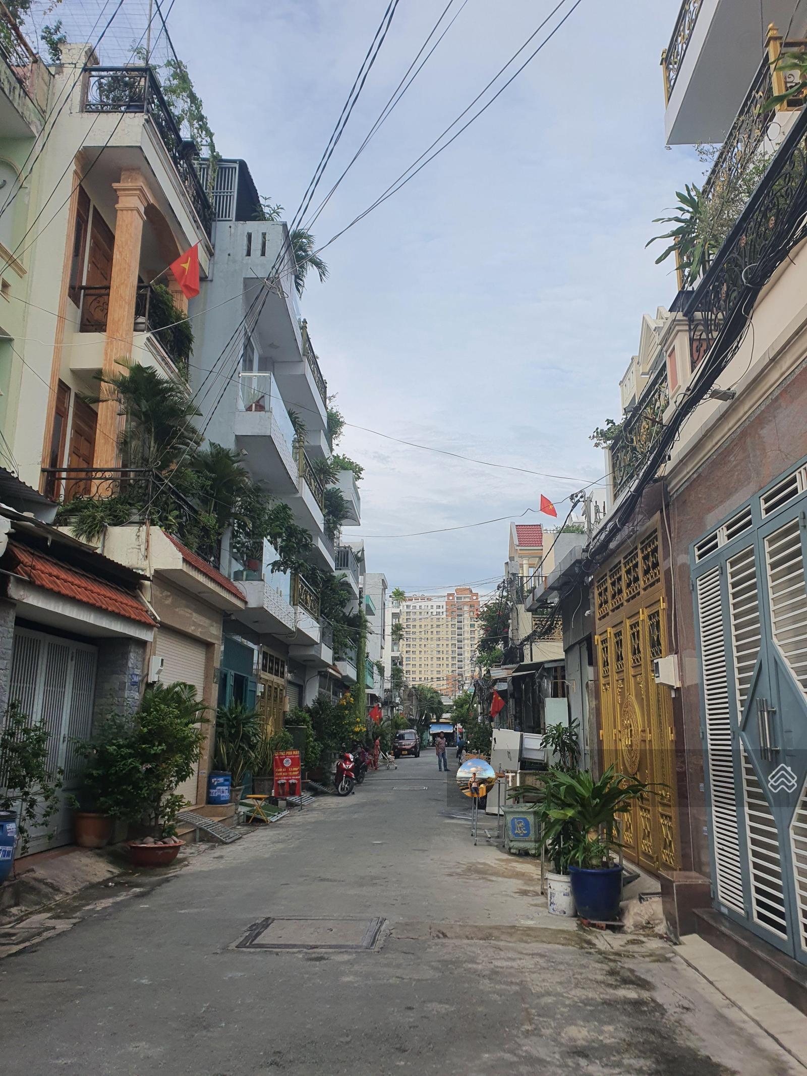 Bán dãy trọ DT 8x23 Trung Mỹ Tây 13 ngay chợ chó, hẻm 6m thông giá bán 11 tỷ sát tô ký xây chdv