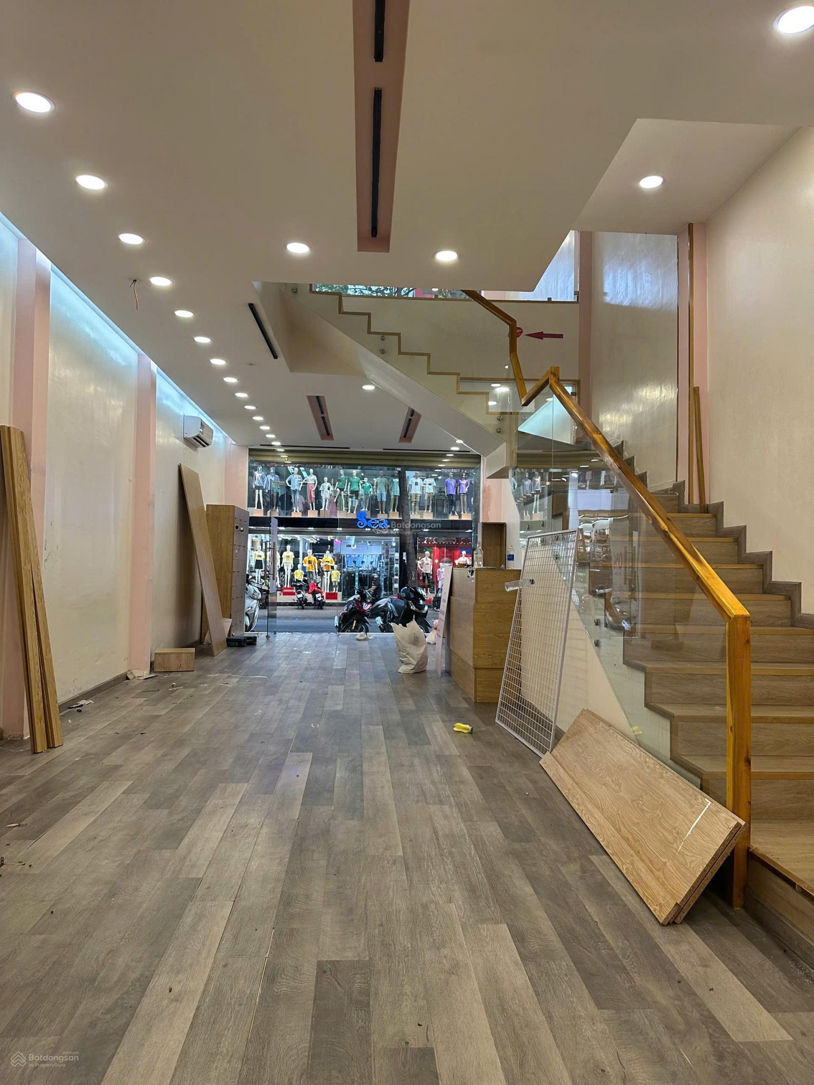 Cho thuê nhà 242 Đường Nguyễn Trãi, 70 triệu, DTS 250 m2, 3PN, 3WC