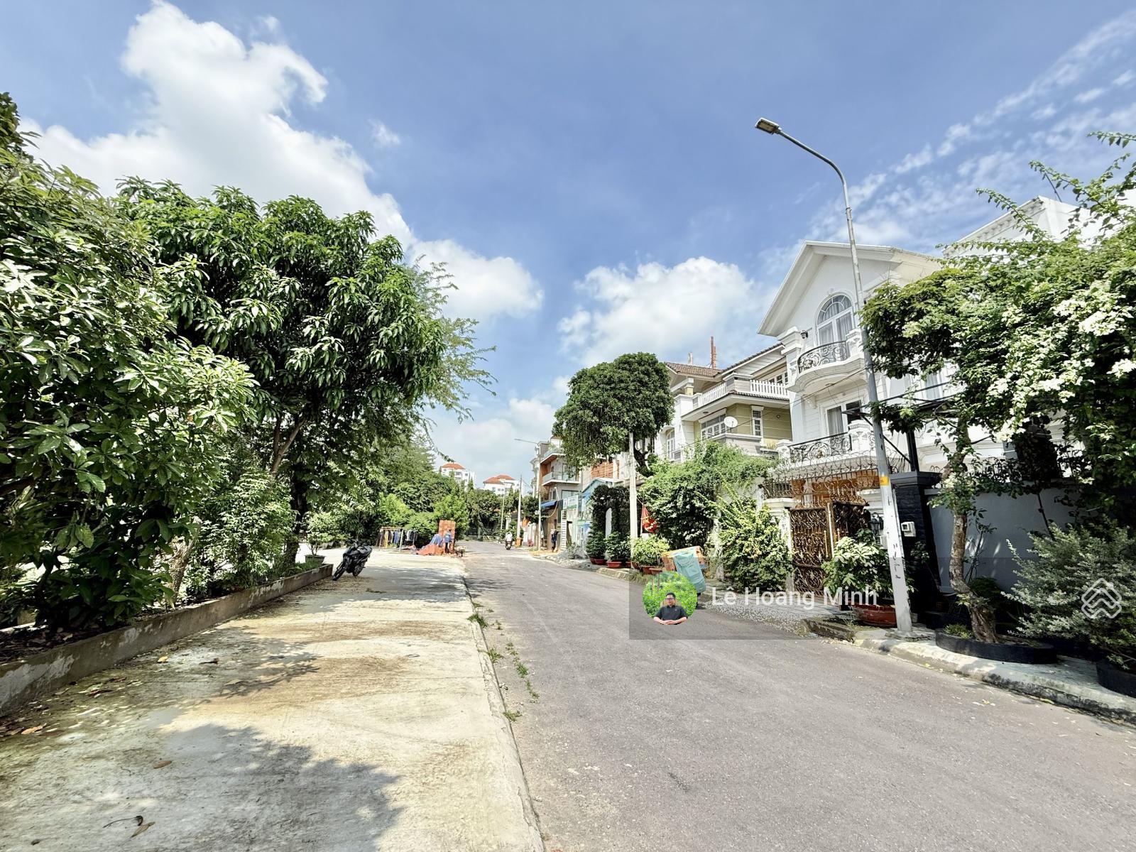 Bán mấy căn Biệt thự đẹp Ngang 10m Khu biệt thự Phú Nhuận đường Lê Thị Riêng Bán mấy căn Biệt thự đẹp Ngang 10m Khu biệt thự Phú Nhuận đường Lê Thị Riêng