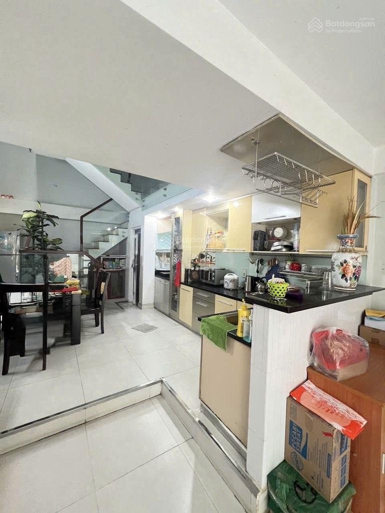 Bán nhà đường nhựa xe hơi tránh Vĩnh Hội ngang 4,5m vuông vức