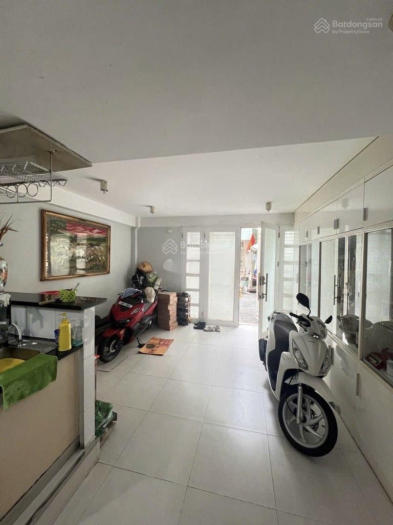 Bán nhà đường nhựa xe hơi tránh Vĩnh Hội ngang 4,5m vuông vức