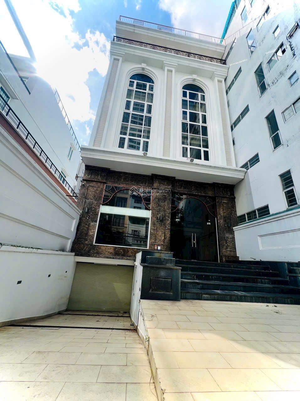 Tòa nhà đường Trường Sơn diện tích: 8x25m hầm 5 tầng cho thuê