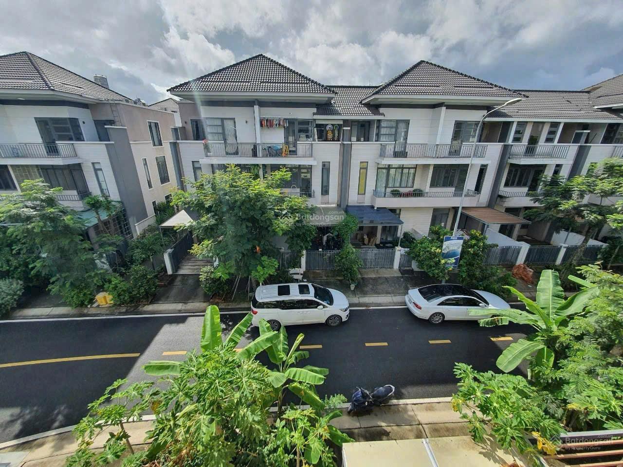 Lavila nhà thô giá tốt 12 tỷ DT 96,8m2 ,hướng đông nam, sổ hồng có hỗ trợ vay ngân hàng 0932 089 ***