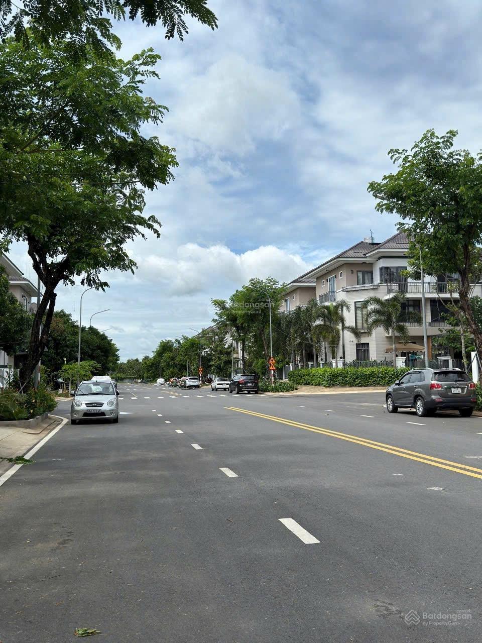 Lavila nhà thô giá tốt 12 tỷ DT 96,8m2 ,hướng đông nam, sổ hồng có hỗ trợ vay ngân hàng 0932 089 ***