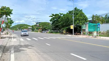 Đất mặt tiền Phong Châu (100% thổ), gần TĐC Đất Lành, Nha Trang. DT 220m2 - Ngang 7,5m. Giá 50tr/m2