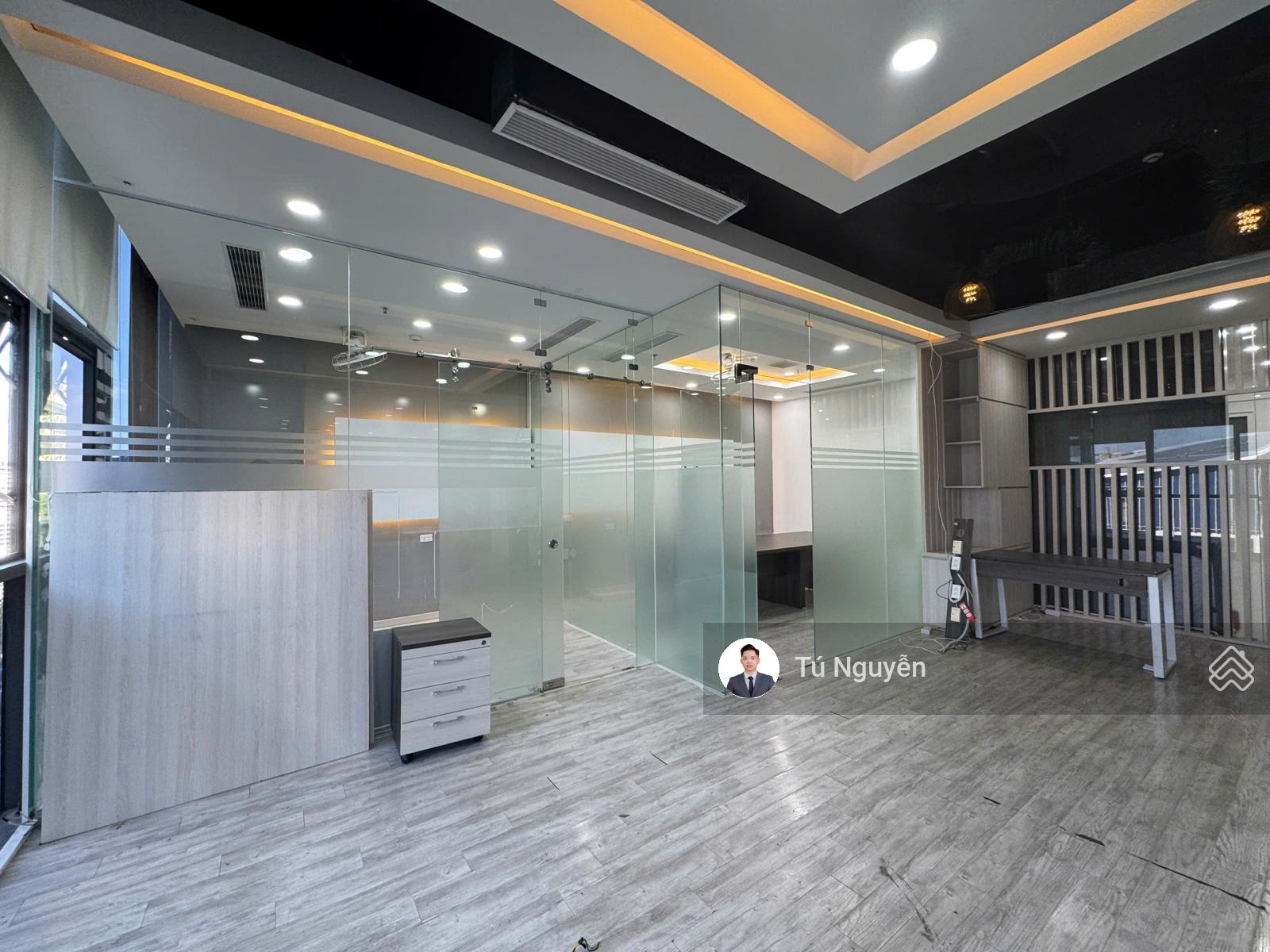 CĐT cho thuê văn phòng Ngoại Giao Đoàn diện tích: 360m2 sẵn nội thất. Cắt lẻ 100m, 160m2, 225m2