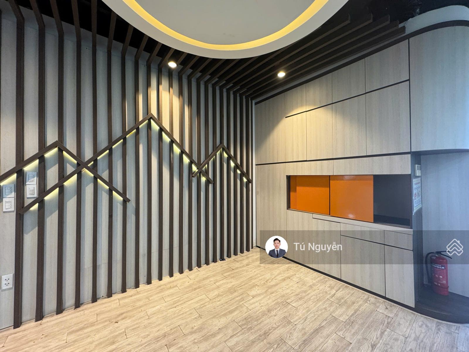 CĐT cho thuê văn phòng Ngoại Giao Đoàn diện tích: 360m2 sẵn nội thất. Cắt lẻ 100m, 160m2, 225m2