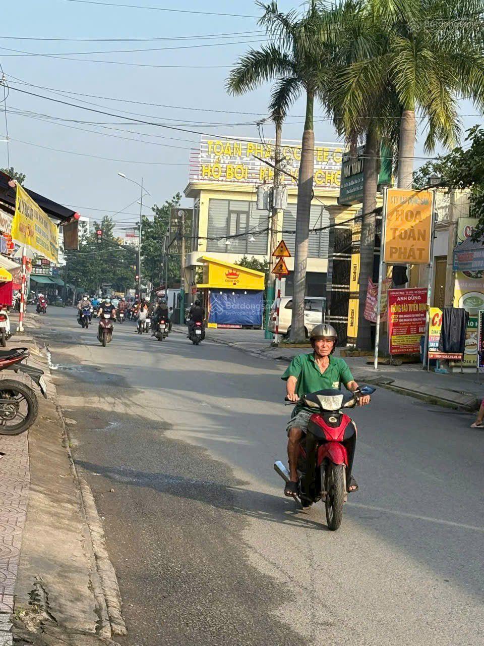 Mặt tiền Chợ đường Đoàn Thị Kia tân đông, TP. Dĩ An Diện tích : 5 x 39 (195m, Đang cho thuê Ki ốt