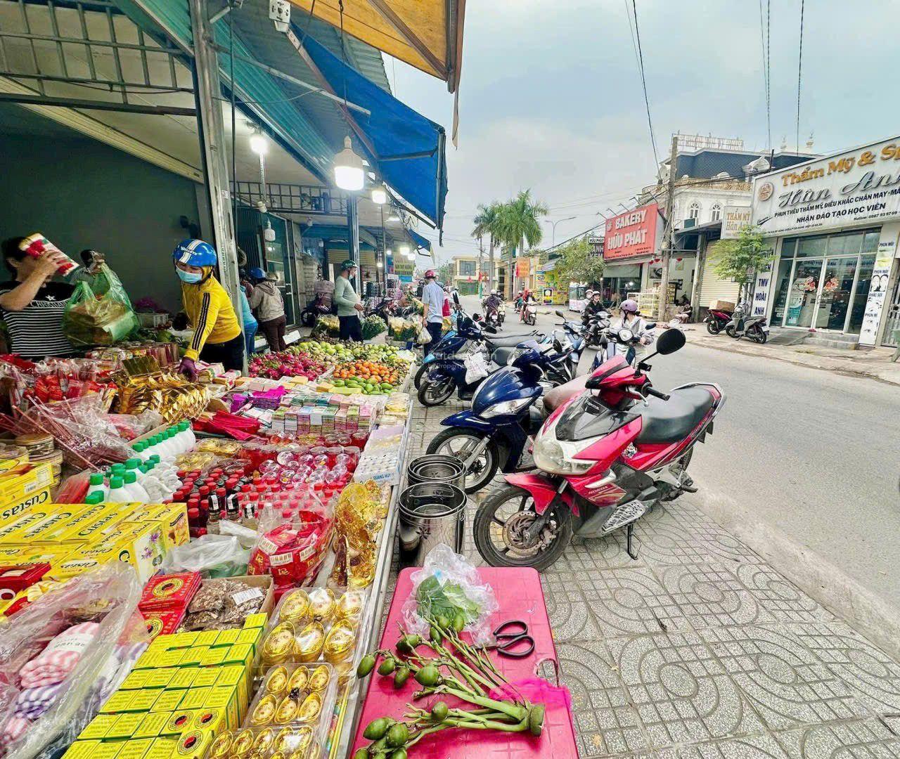 Mặt tiền Chợ đường Đoàn Thị Kia tân đông, TP. Dĩ An Diện tích : 5 x 39 (195m, Đang cho thuê Ki ốt