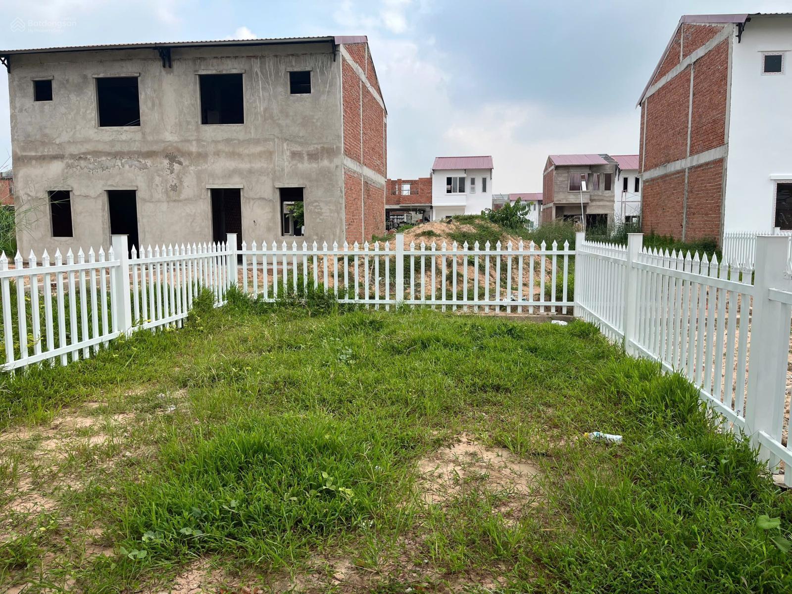 Chủ cần bán 1 cặp nhà thô dự án dta đường 30m giá tốt