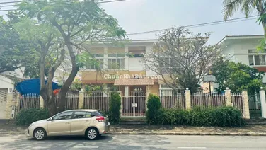 Cần bán biệt thự Mỹ Tú 2, Phú Mỹ Hưng, 18x22m, giá 156 tỷ xem nhà: 0938 602 *** Nhân