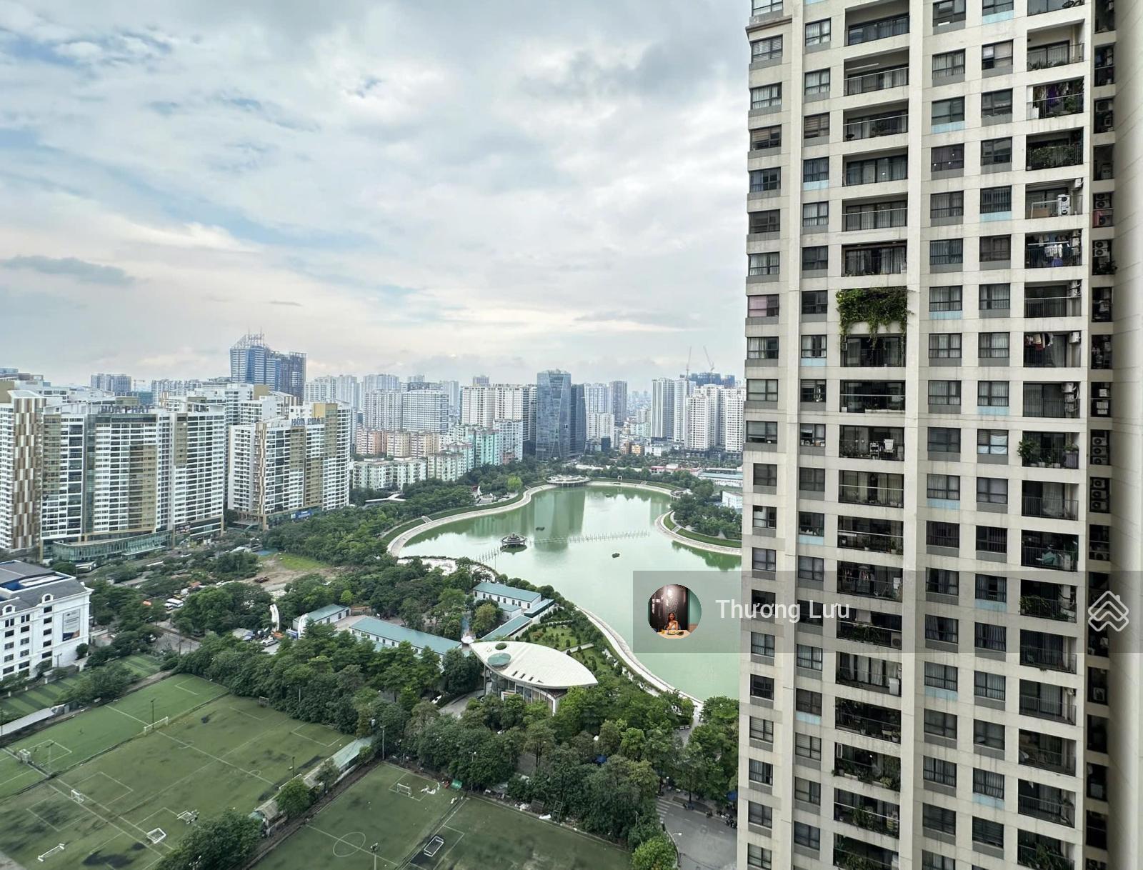 Bán căn 2PN, dt 73m2 - VIEW HỒ tại Vinhomes D'Capitale, SHLD, full đồ, giá chỉ 9 tỷ