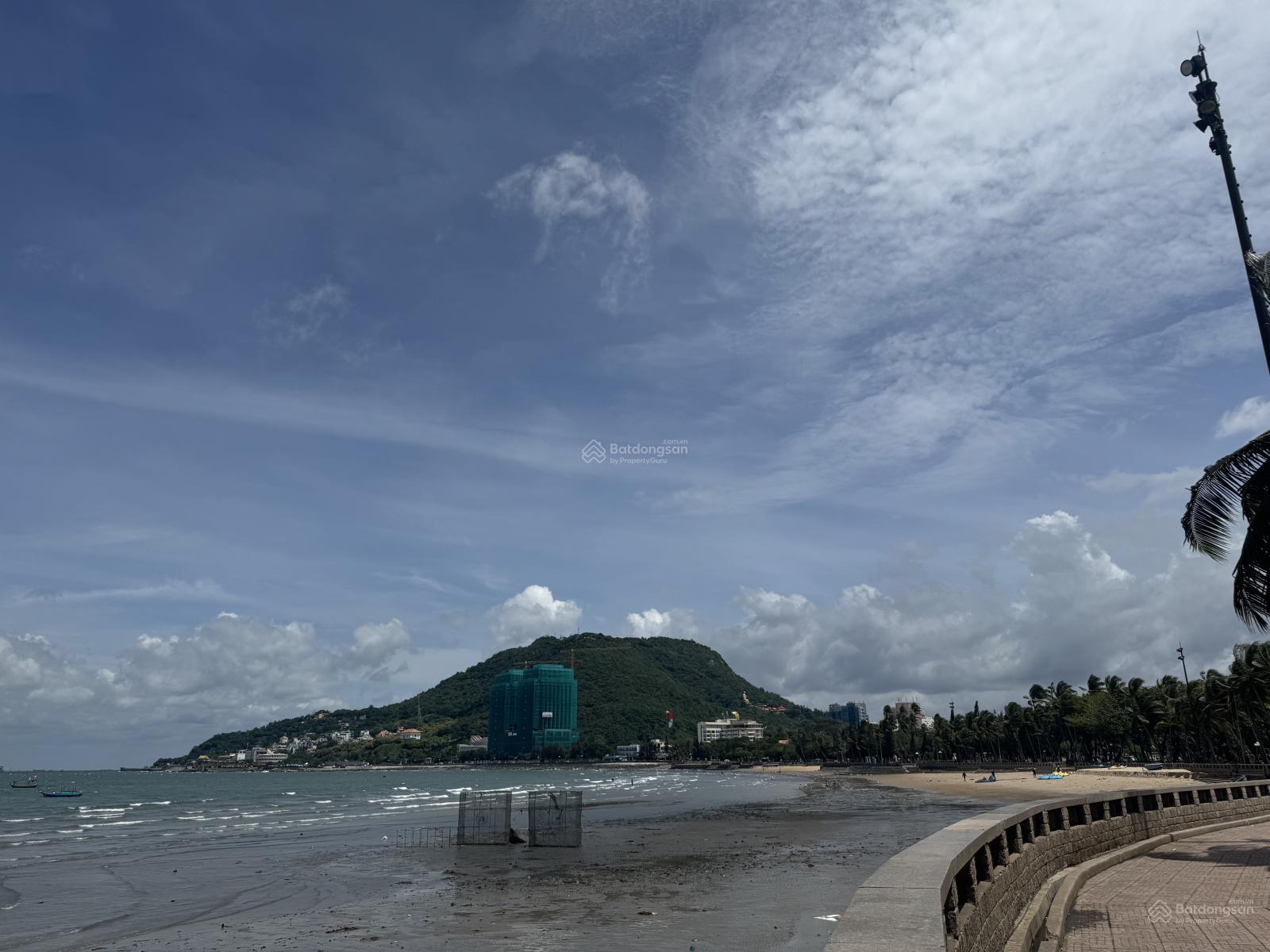 Bán khách sạn mặt tiền Thuỳ Vân trực diện biển Bãi Sau Vũng Tàu