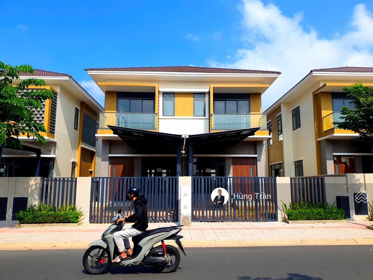 Bán biệt thự song lập Sun Casa Central duy nhất 1 căn giá 5 tỷ 050 ngay KCN VSIP II