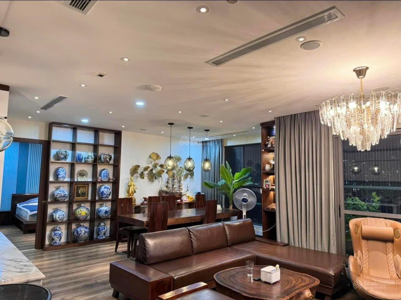 Golden Palm - 21 LVL. Chủ nhà gửi bán căn góc (3PN. 2VC. DT: 122m2. 12tỷ5) chủ nhà thiện chí